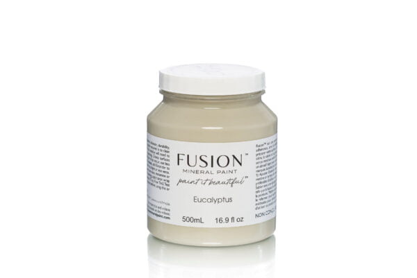 A pint of Fusion Eucalyptus showing label with size and weight.