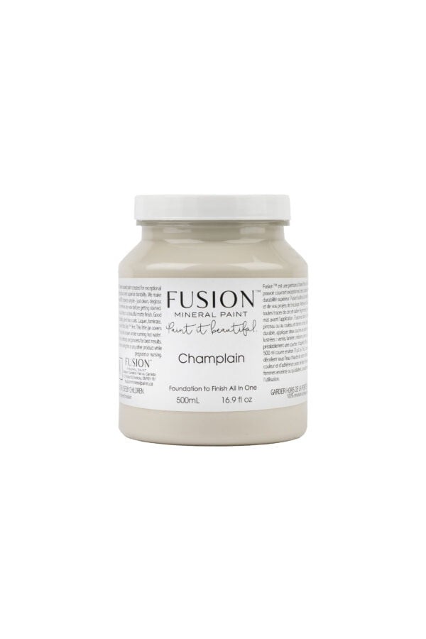 A pint of Fusion Champlain showing label with size and weight.