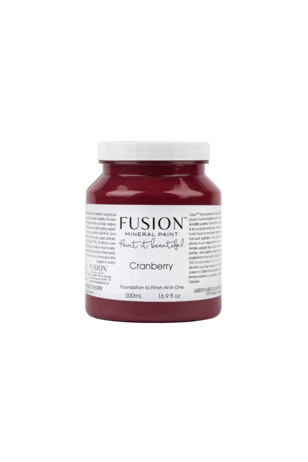 A pint of Fusion Cranberry showing label with size and weight.