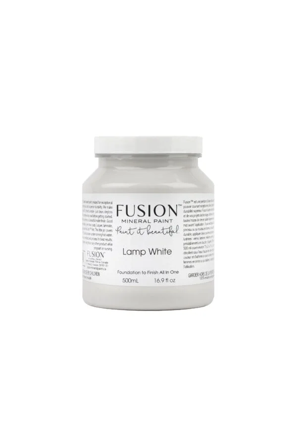 A pint of Fusion Lamp White showing label with size and weight.