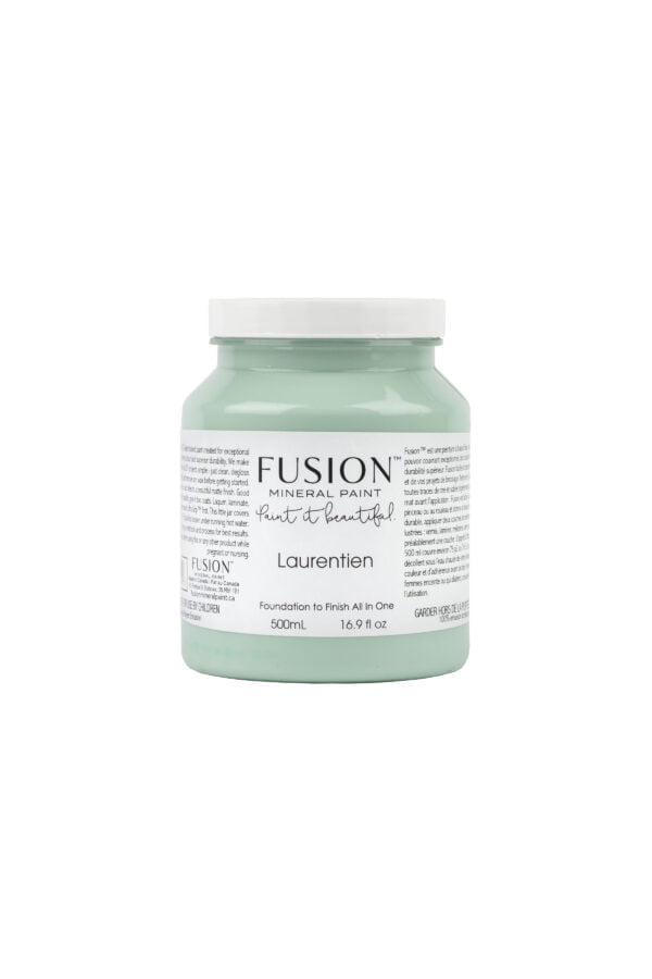 A pint of Fusion Laurentien showing label with size and weight.