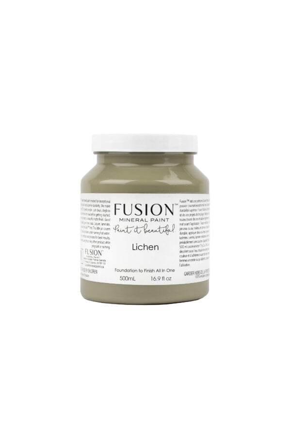 A pint of Fusion Lichen showing label with size and weight.