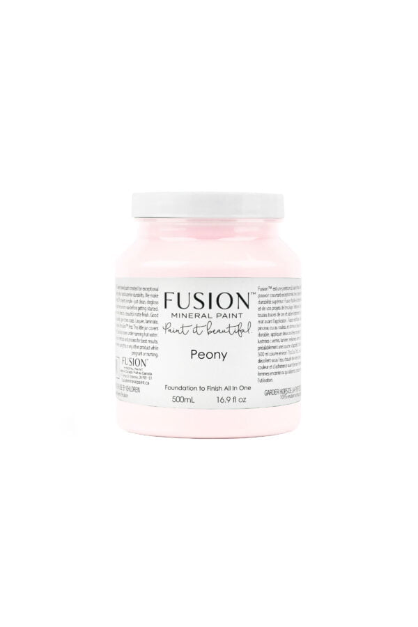 A pint of Fusion Peony showing label with size and weight.