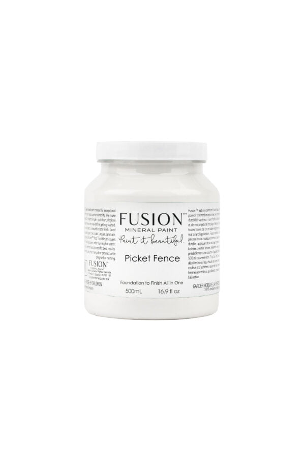 A pint of Fusion Picket Fence showing label with size and weight.