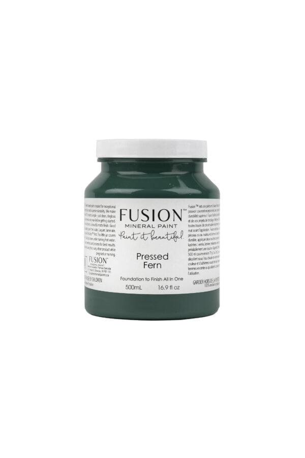 A pint of Fusion Pressed Fern showing label with size and weight.