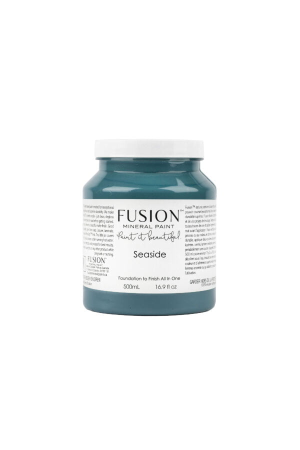 A pint of Fusion Seaside showing label with size and weight.