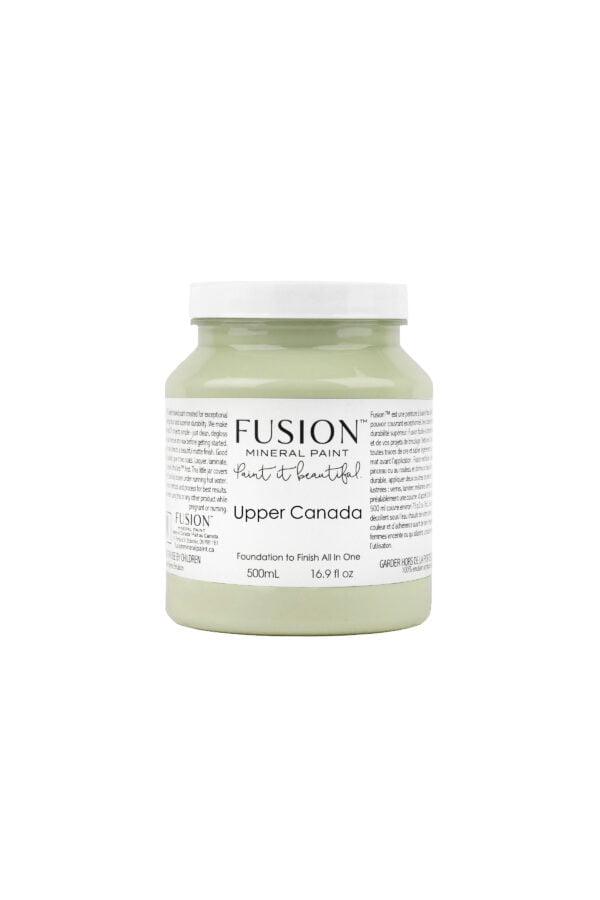 A pint of Fusion Upper Canada Green showing label with size and weight.