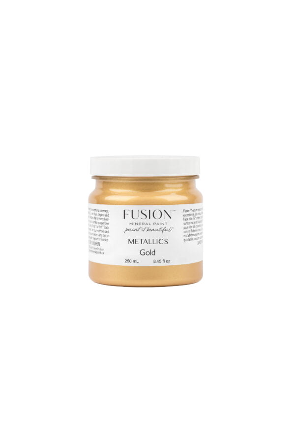 A pint of Fusion Gold showing label with size and weight.